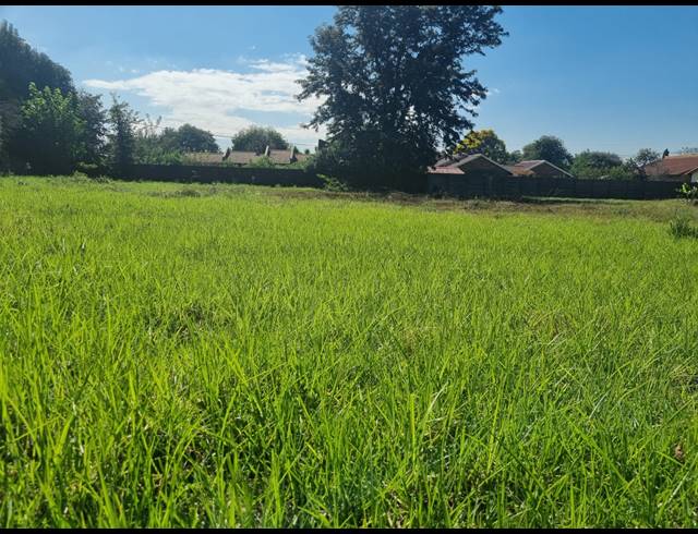 1,060M² VACANT LAND FOR SALE IN FALCON RIDGE